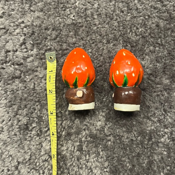 Vintage salt and pepper shakers - Picture 5 of 5